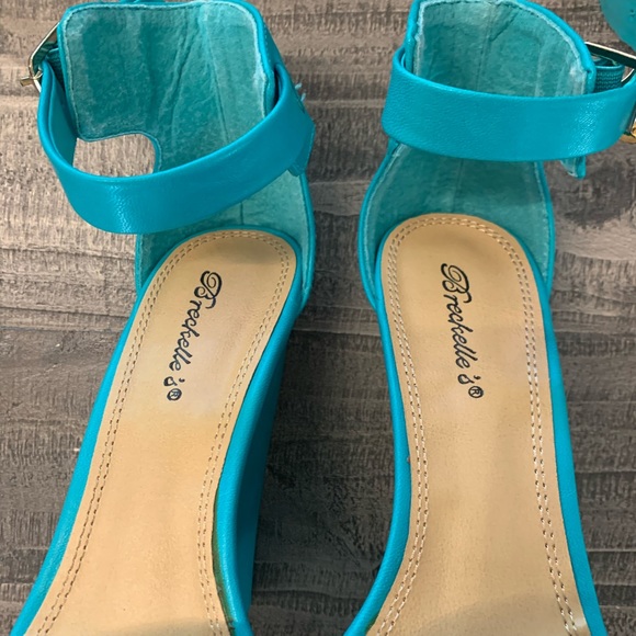 NWT Breckelle’s Aqua Wedges - Picture 6 of 6